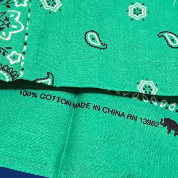 St. Patrick's 1980 Leprechaun Power Button & Vintage Casino Lucky Irish Keychain - Picture 11 of 13